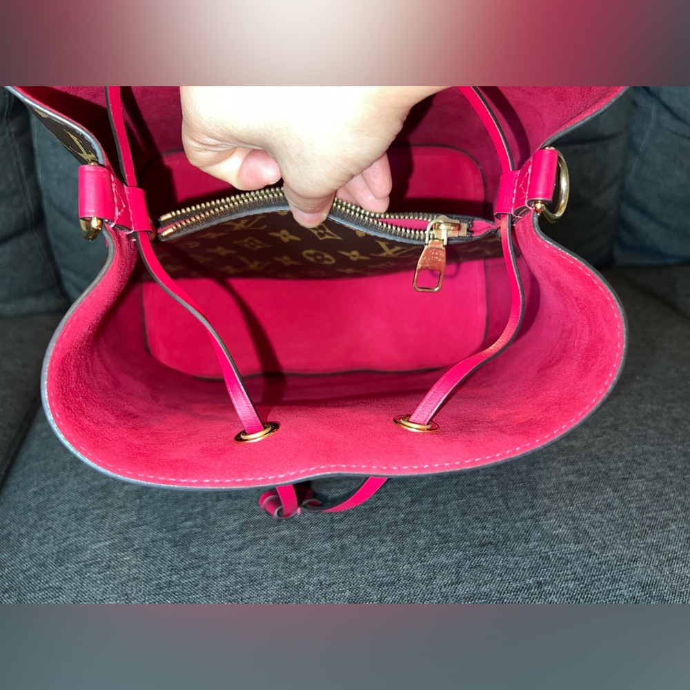 Louis Vuitton NeoNoe Freesia - Picture 12 of 17